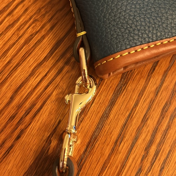 Dooney and Bourke purse - Picture 9 of 11